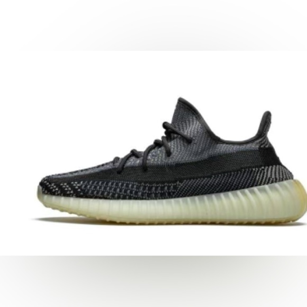 Yeezy “Carbon” Mens 9.5 with box